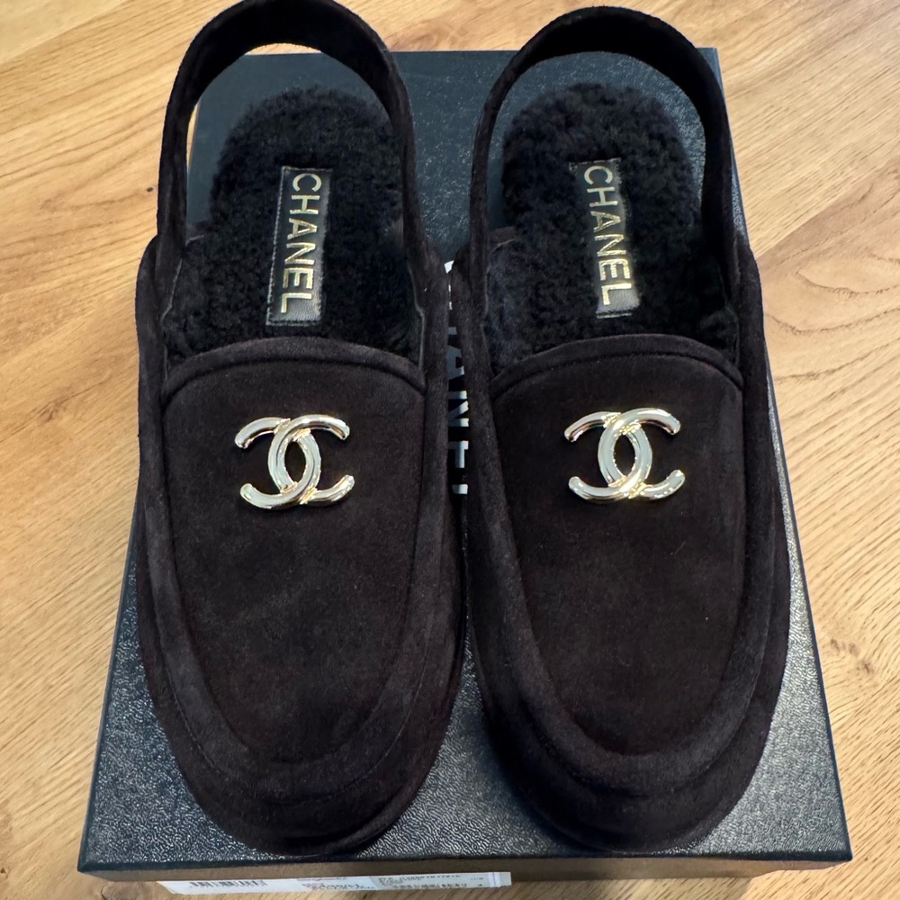 NWT Chanel Suede Slingback Sherpa Loafers, Size 39 - Picture 4 of 8